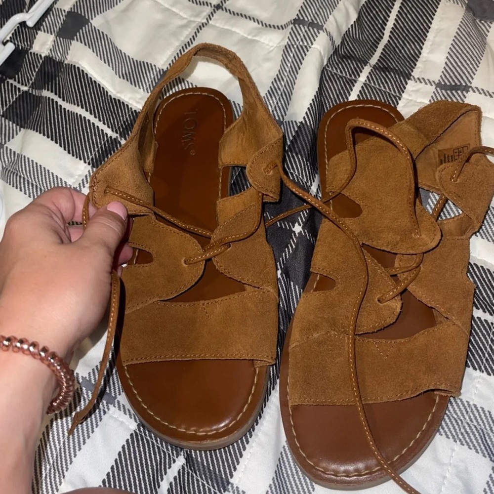 toms
